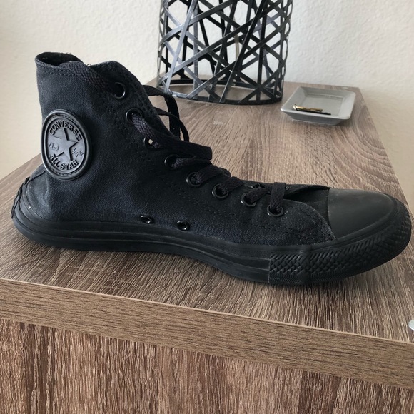 black soled converse